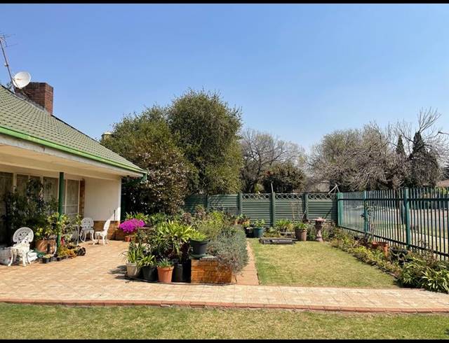 3 BEDROOM HOUSE FOR SALE IN VANDERBIJLPARK SW 1